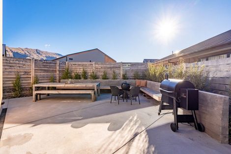 Photo of property in 17 Doug Ledgerwood Drive, Wanaka, 9305