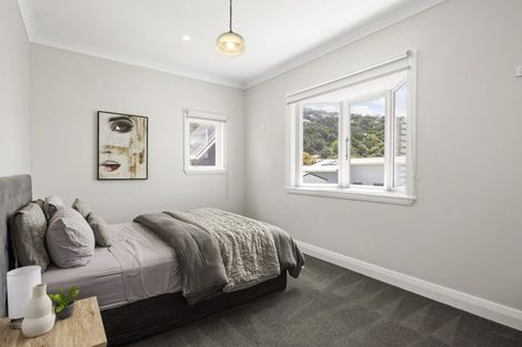 Photo of property in 212 Queens Drive, Lyall Bay, Wellington, 6022