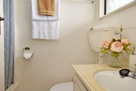 Photo of property in 4a Tower Hill, Stanmore Bay, Whangaparaoa, 0930