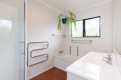 Photo of property in 5 Penlington Place, Havelock North, 4130