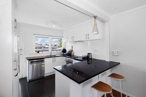 Photo of property in 2/13 Creamer Avenue, Belmont, Auckland, 0622
