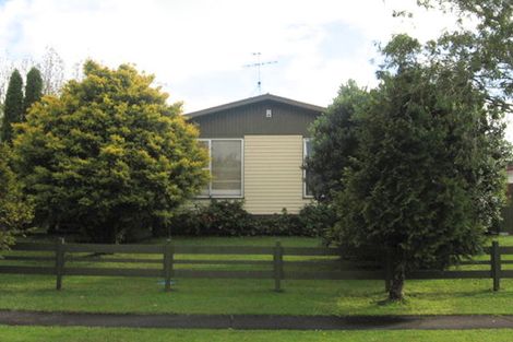 Photo of property in 3 Lynley Place, Pakuranga Heights, Auckland, 2010