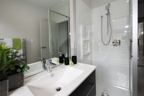 Photo of property in 17 Papa Orchard Drive, Kumeu, 0810