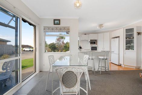 Photo of property in 18 Chesterfield Way, Orewa, 0931