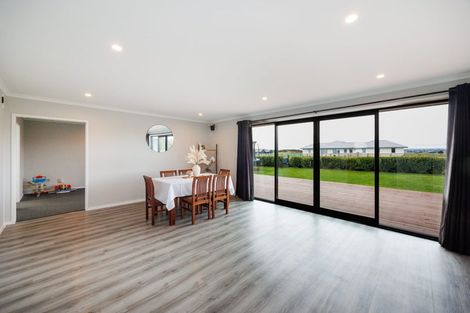 Photo of property in 40 View Road, Halcombe, 4779