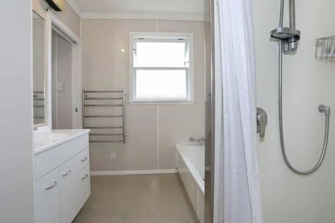 Photo of property in 8 Nairn Crescent, Awapuni, Palmerston North, 4412
