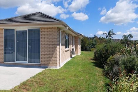 Photo of property in 50 Matija Place, Red Beach, 0932