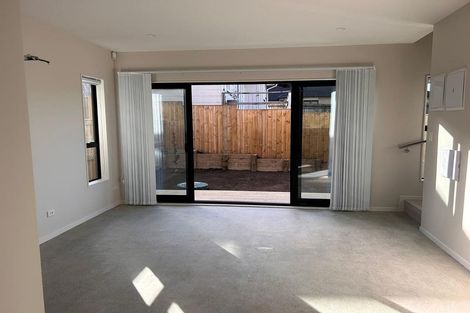 Photo of property in 8 Kaponga Crescent, New Lynn, Auckland, 0600