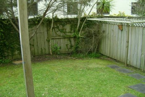 Photo of property in 9/3 Orwell Road, Greenhithe, Auckland, 0632