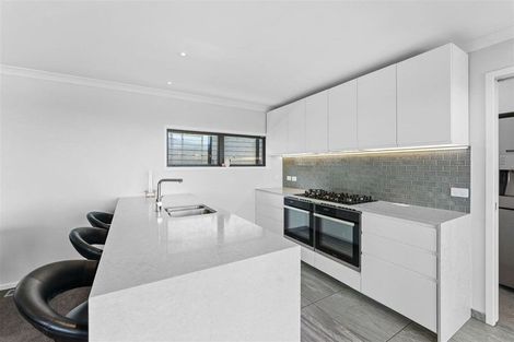 Photo of property in 95 Kakariki Grove, Waikanae, 5036