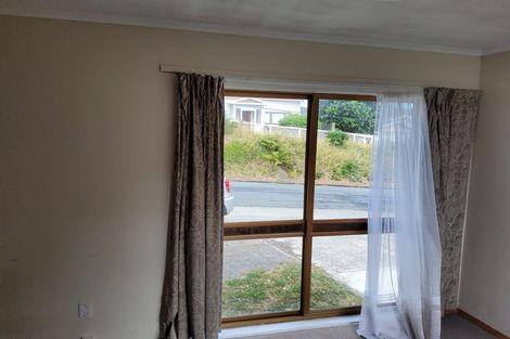 Photo of property in 73 Mills Road, Brooklyn, Wellington, 6021