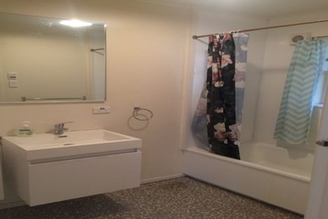 Photo of property in 6 Omega Street, Newlands, Wellington, 6037