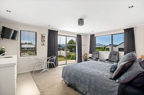 Photo of property in 48 Kelliher Drive, Wanaka, 9305