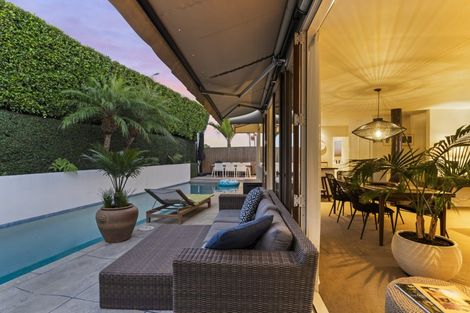 Photo of property in 27a Peter Terrace, Castor Bay, Auckland, 0620