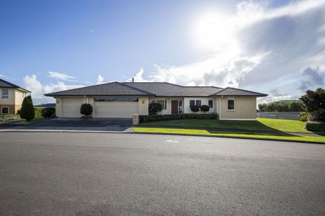 Photo of property in 5 Vardon Way, Waiwhakaiho, New Plymouth, 4312