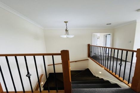 Photo of property in 8 The Rosebowl, Sunnyhills, Auckland, 2010