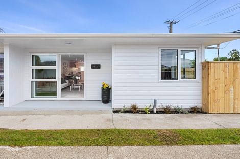 Photo of property in 52d Whites Line West, Woburn, Lower Hutt, 5010