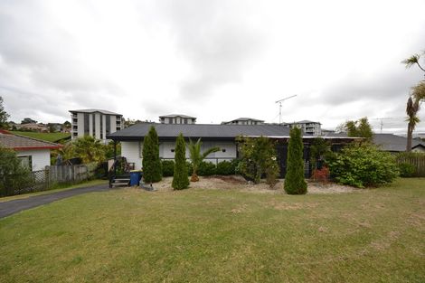 Photo of property in 10 Rook Place, Unsworth Heights, Auckland, 0632