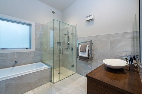 Photo of property in 6 Tiri Road, Milford, Auckland, 0620