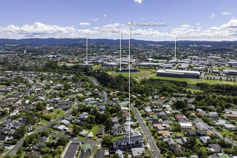 Photo of property in 2/18 Sylvan Crescent, Te Atatu South, Auckland, 0610