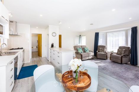 Photo of property in 17 Beryl Grove, Birchville, Upper Hutt, 5018