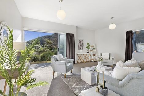 Photo of property in 19 Rarangi Way, Owhiro Bay, Wellington, 6023