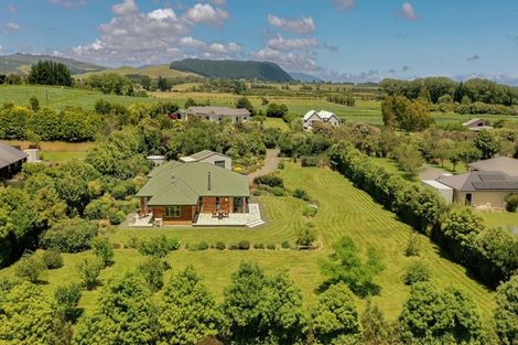 Photo of property in 33 Ketemaringi Way, Manakau, Levin, 5573