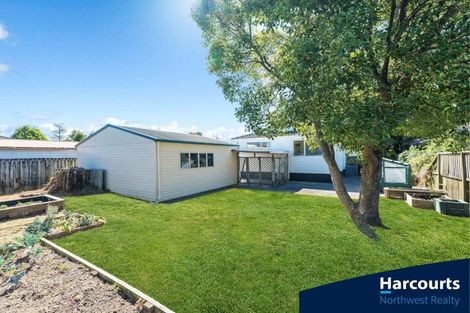Photo of property in 16 Glen Road, Ranui, Auckland, 0612