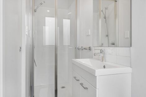 Photo of property in 66d Royal View Road, Te Atatu South, Auckland, 0610