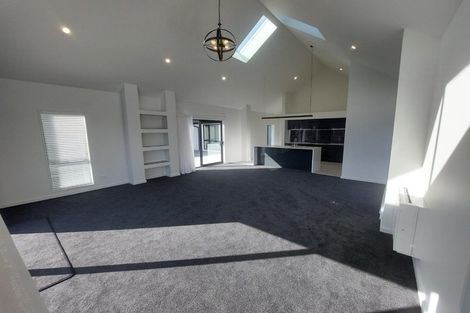 Photo of property in 21 Irvines Track, Halswell, Christchurch, 8025
