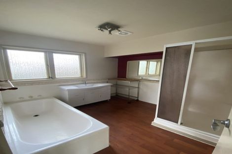 Photo of property in 16 De Val Drive, Titirangi, Auckland, 0604