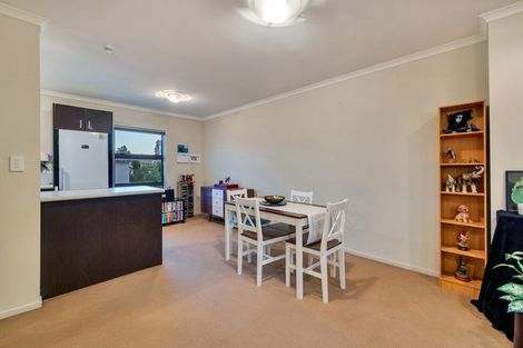 Photo of property in 35 Barnea Circle, Glen Eden, Auckland, 0602