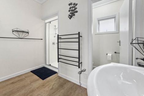 Photo of property in 73c East Coast Road, Castor Bay, Auckland, 0620