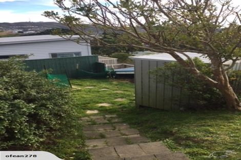 Photo of property in 26 Lyndfield Lane, Newlands, Wellington, 6037