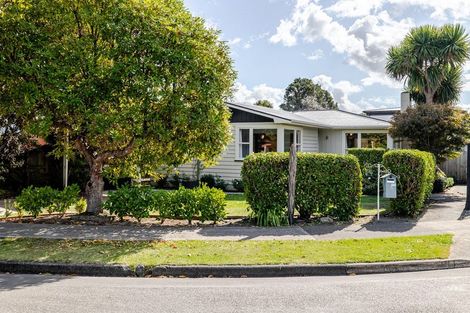 Photo of property in 5 Athlone Place, Hokowhitu, Palmerston North, 4410
