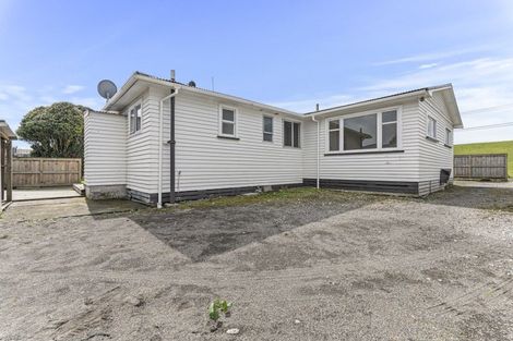 Photo of property in 44 Egmont Road, Waiwhakaiho, New Plymouth, 4312
