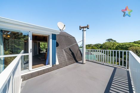 Photo of property in 14 Te Whiti Grove, Korokoro, Lower Hutt, 5012