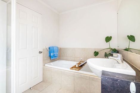 Photo of property in 94 Longford Park Drive, Takanini, 2112