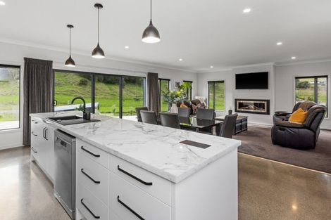 Photo of property in 16 Seafield Road, Eskdale, Napier, 4182