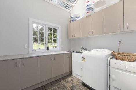 Photo of property in 384 Mangakura Road, Helensville, 0875