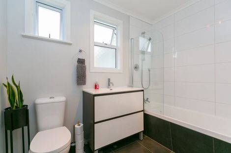 Photo of property in 12 Karaka Street, Merrilands, New Plymouth, 4312