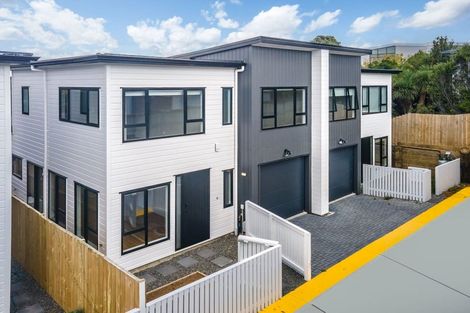 Photo of property in 43d Mirrabooka Avenue, Botany Downs, Auckland, 2010