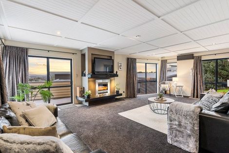 Photo of property in 47 Kittiwake Drive, Schnapper Rock, Auckland, 0632