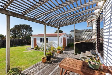 Photo of property in 124 Pikarere Street, Titahi Bay, Porirua, 5022