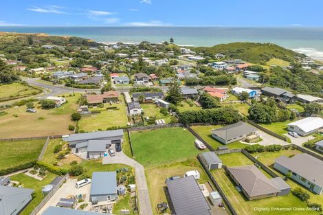 Photo of property in 13 Sunset Drive, Baylys Beach, 0377