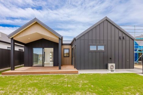 Photo of property in 14 Annie Aranui Drive, Poraiti, 4182