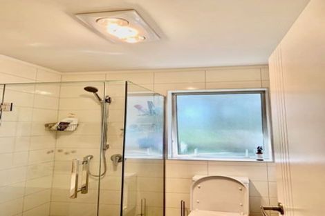 Photo of property in 15 Ware Place, Pakuranga Heights, Auckland, 2010