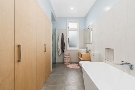 Photo of property in 180 Victoria Road, Saint Clair, Dunedin, 9012