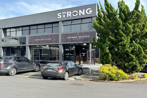 Photo of property in 2 Roxborough Place, East Tamaki Heights, Auckland, 2016