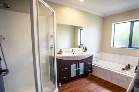 Photo of property in 25 Cascade Way, Paraparaumu, 5032
